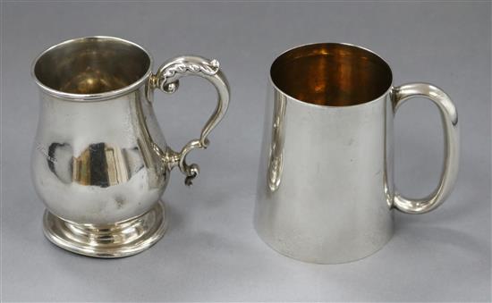 An Edwardian plain silver half pint mug, London 1907 and a George V baluster mug, Birmingham 1912 gross 8oz